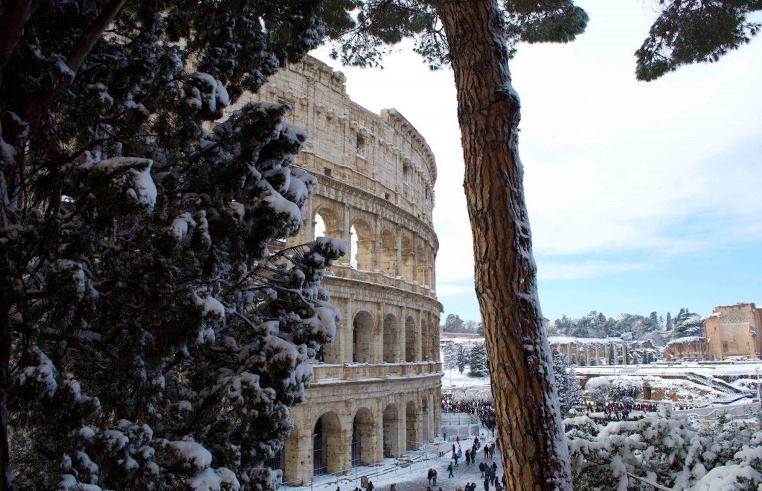 Le Colisée de Rome sous la neige