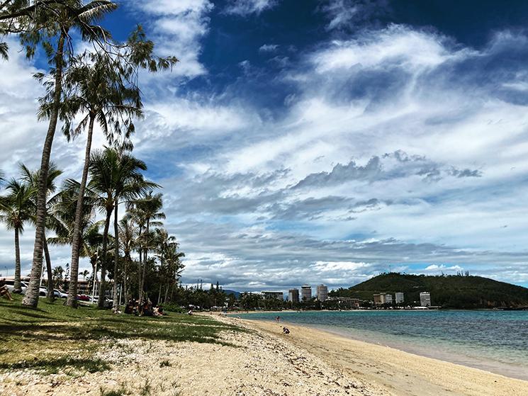 La plage de l'Anse Vata à Nouméa se vide en prévision du confinement