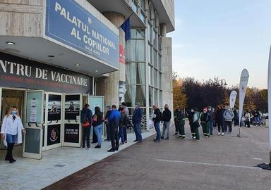 people_queue_vaccination_marathon_bucharest_-_photo_ro_vaccinare_on_fb