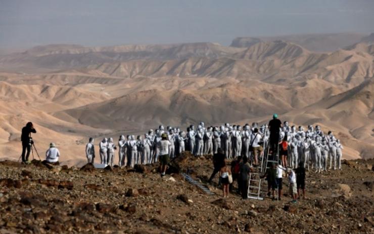 personnes posent nues mer morte Israël