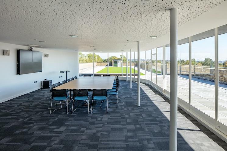 A louer au lycée winston Churchill de londres boarding room pour événements_0