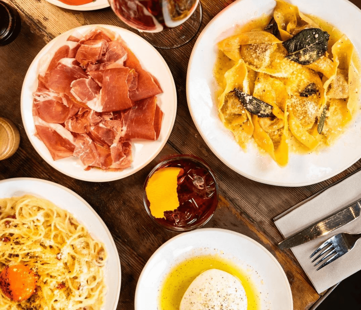 Des pâtes fraîches, du vin et du jambon de parme chez Flour & Grape