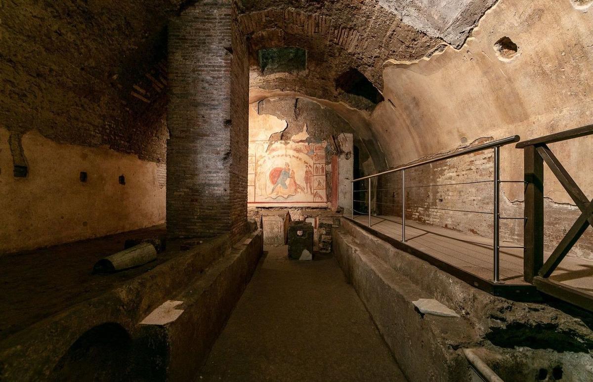 Intérieur du Barberini Mithraeum_0