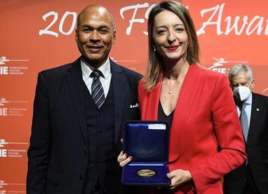 L'escrimeuse Ana Maria Popescu reçoit pour la 5ème fois la Coupe du monde de la FIE