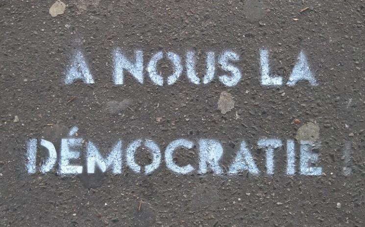 Graffiti A nous la democratie