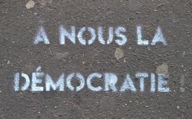 Graffiti A nous la democratie