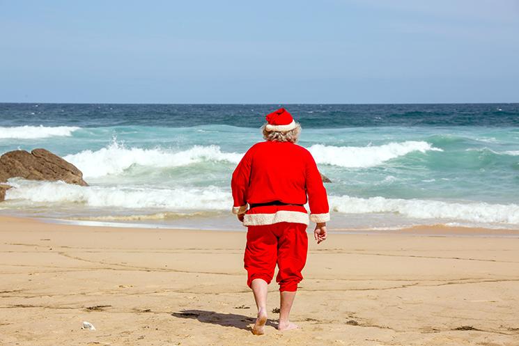 pere de noel a la plage