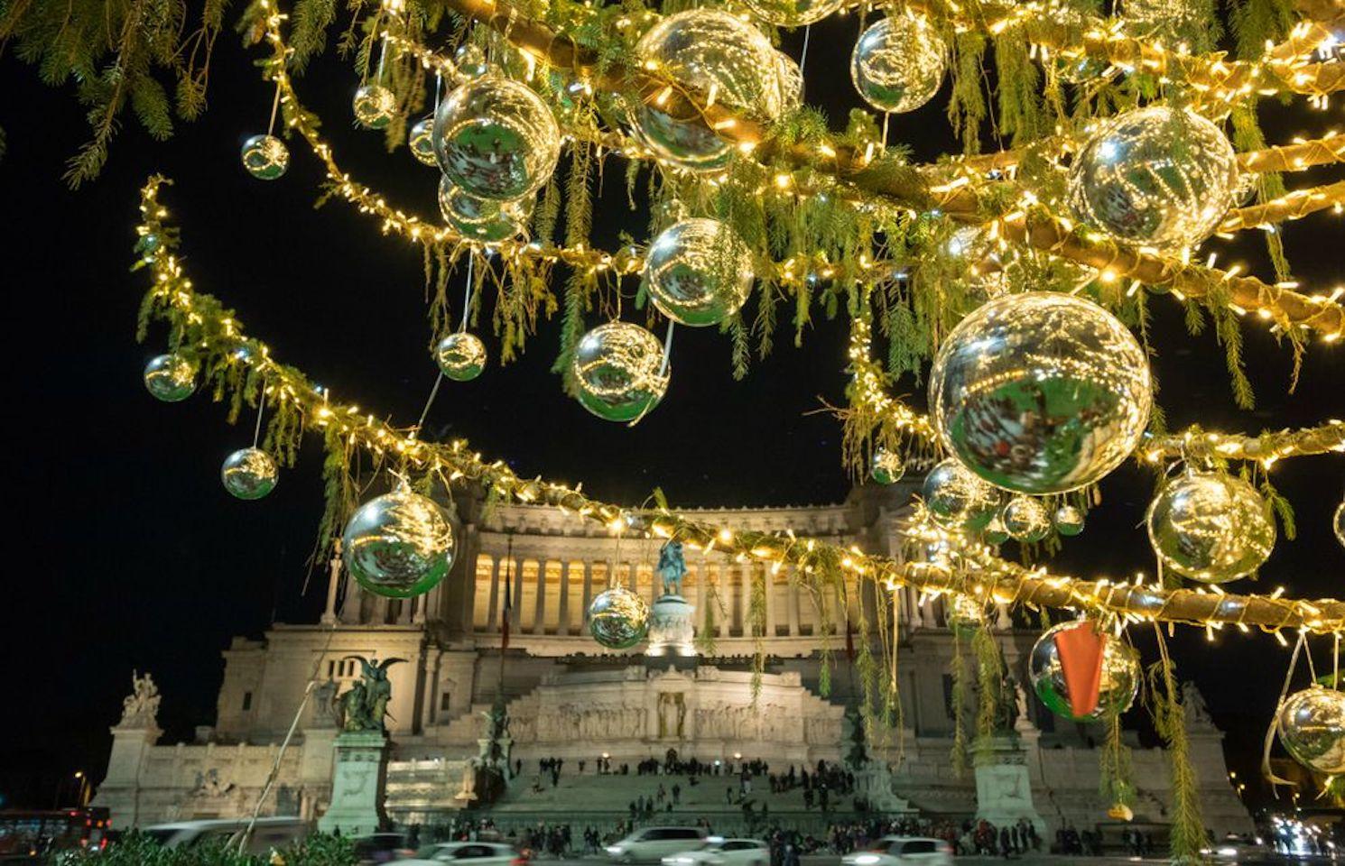 Le sapin de Noël sur la place Venezia à Rome