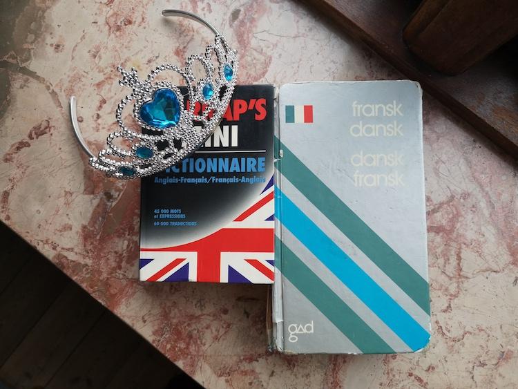 Le rayonnement du français est en déclin au Danemark avec pour exemple le site de la maison royale dont la version française a été arrêtée.