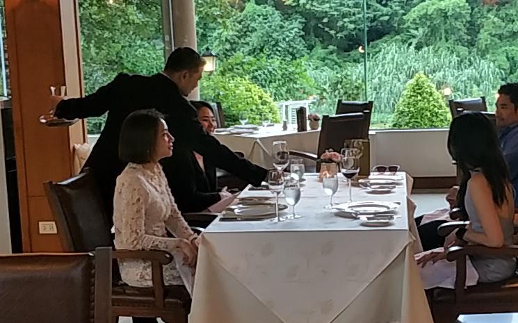 Sommelier-restaurant-francais-Le-Crystal-Chiang-Mai