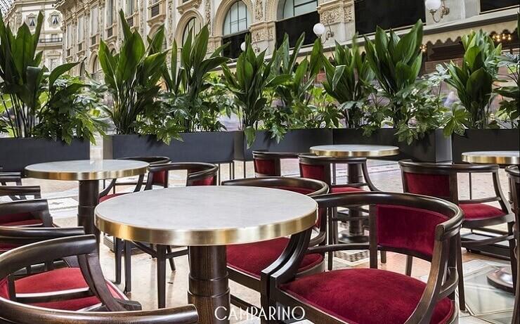 un bar dans la galerie victor emmanuel à milan