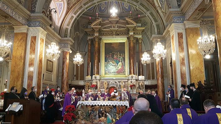intérieure de la cathédrale Saint-Esprit à Istanbul lors de l'installation de Mgr Massimiliano Palinuro