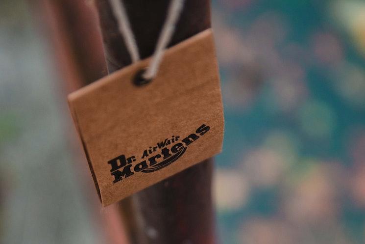 L'étiquette d'une paire de Dr Martens en gros plan