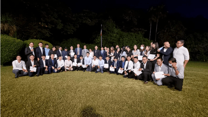 79 jeunes médecins cambodgiens diplômés en France