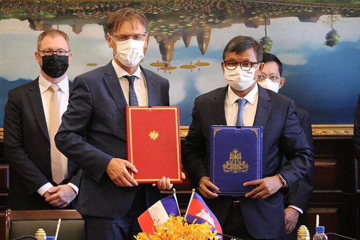 La France et le Cambodge signent Les partenariats Hubert Currien