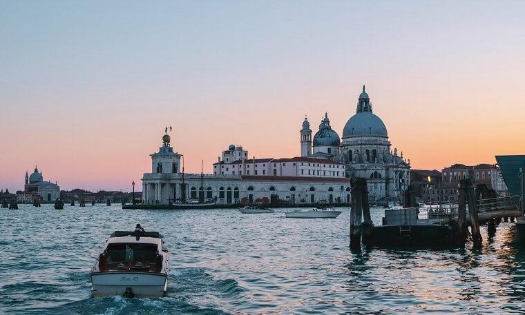 canal de venise et basilique saint marc