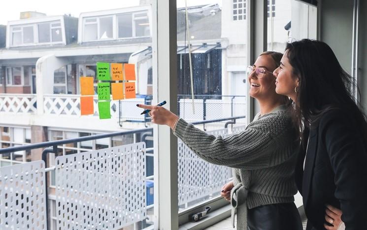 magnet-me-78sXKT3EaTQ-unsplash