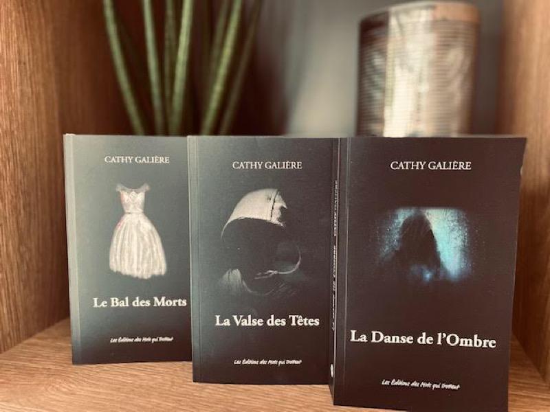 3 romans de Cathy Galière sur une table