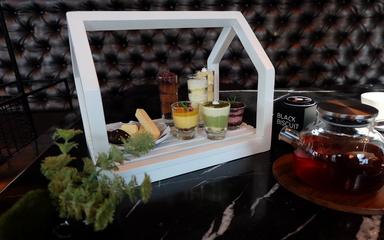 Plateau de dessert au Black Biscuit Coffee & Bar Chiang Mai