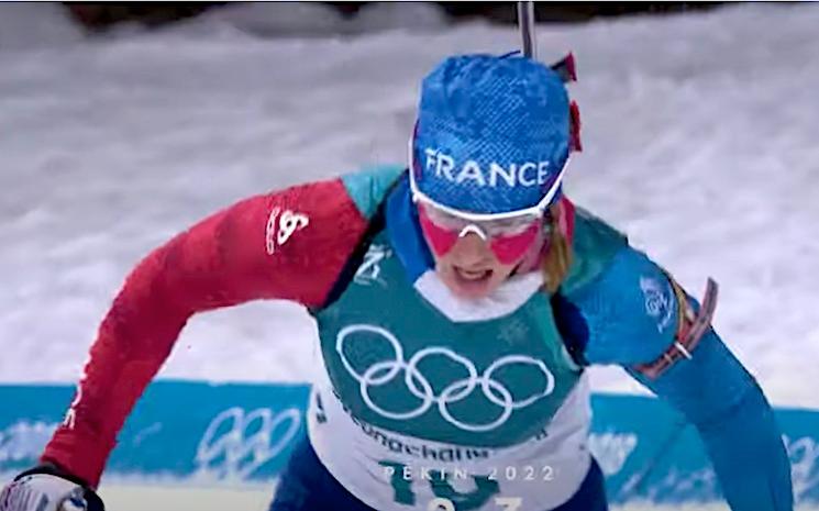 Une skieuse française