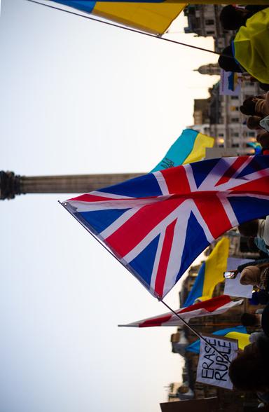 Drapeaux britanniques et ukrainiens