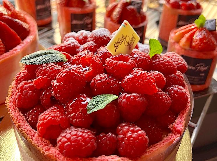 La célèbre charlotte aux fraises de la Maison Puget à Londres