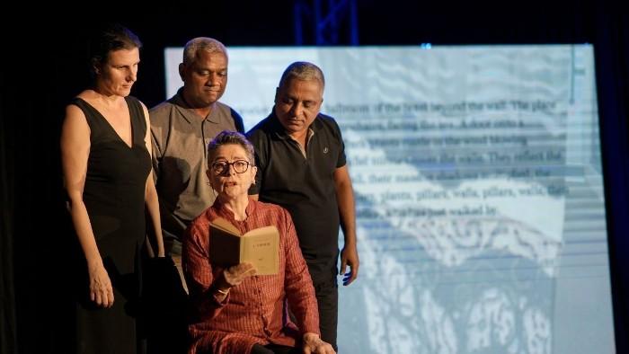 S.Thala de la Compagnie Annette Leday Keli