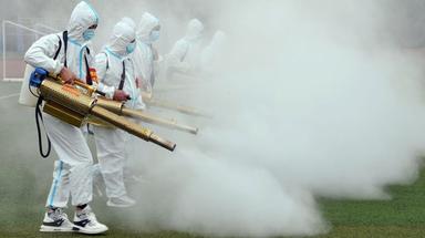 Desinfection d'un stade en Chine