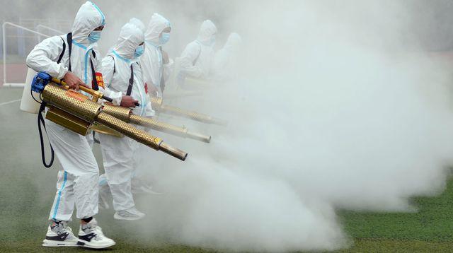 Desinfection d'un stade en Chine