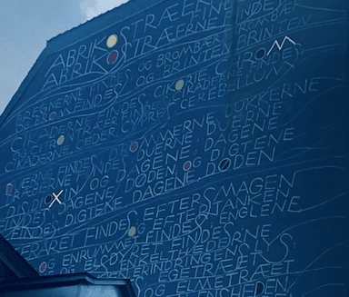 Un mural avec les vers de la poétesse danoise Inger Christensen.
