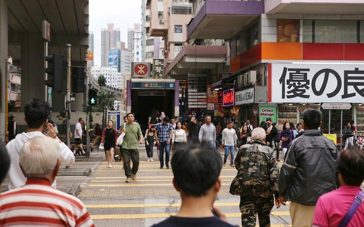 personnes dans la rue à Hong Kong