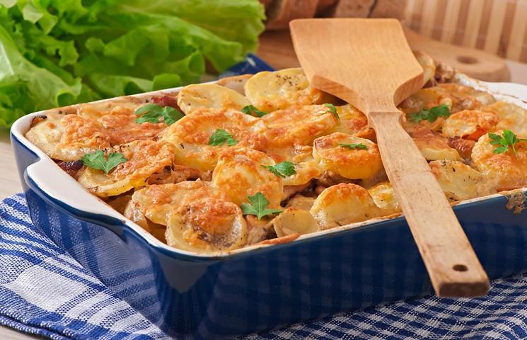 potato-casserole-with-meat-and-mushrooms-with-cheese-crust