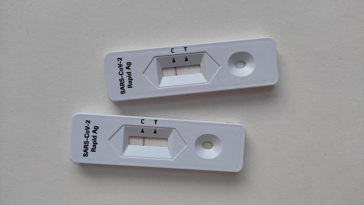 Deux autotests Covid-19 négatifs désormais payants au Royaume-Uni dès le 1er avril