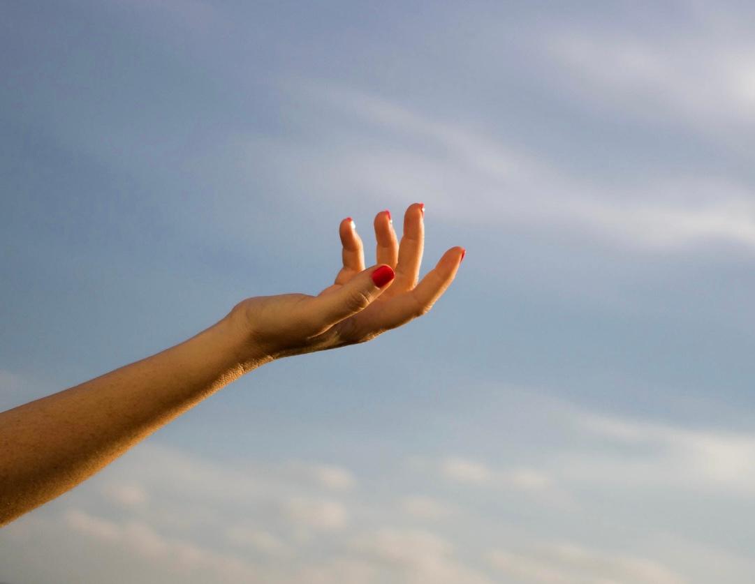 Main vers le ciel
