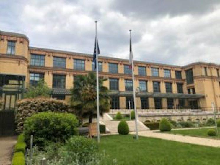 Un bâtiment institutionnel français