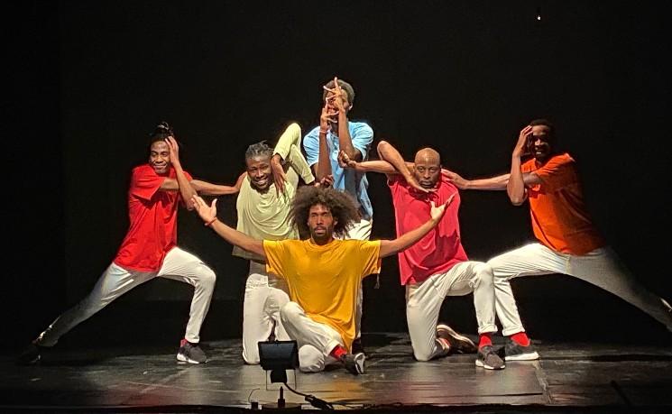 La clôture du spectacle Elektrik au Royal Opera house de Bombay