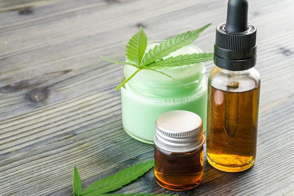 Produits CBD en flacons