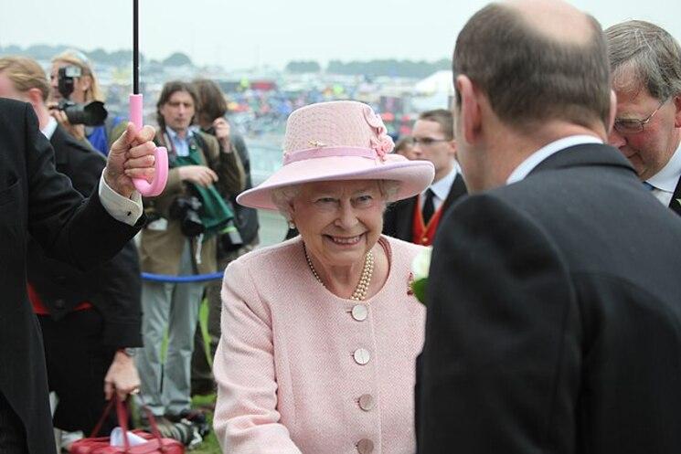 La reine Elizabeth II lors d'une cérémonie officielle