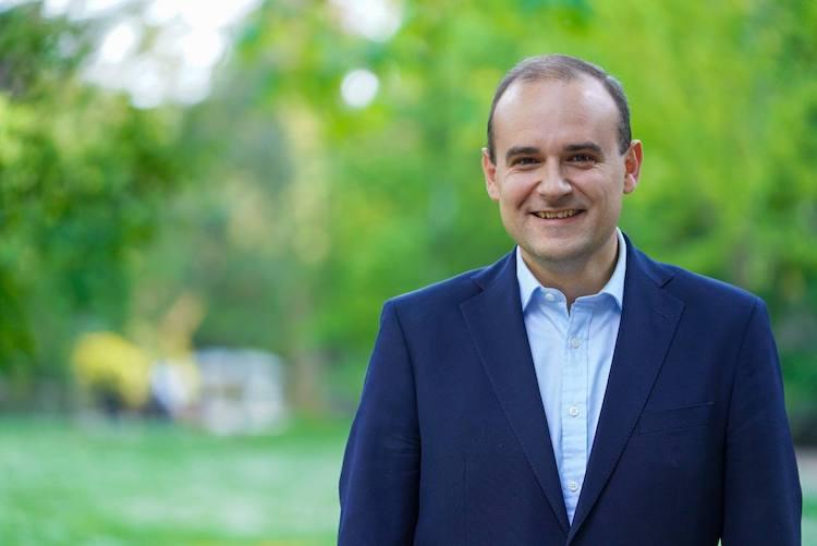 Alexandre Holroyd candidat à sa réélection aux élections législative dans la 3e circonscription des Français de l'étranger