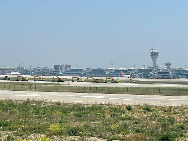 bulldozers aéroport Istanbul