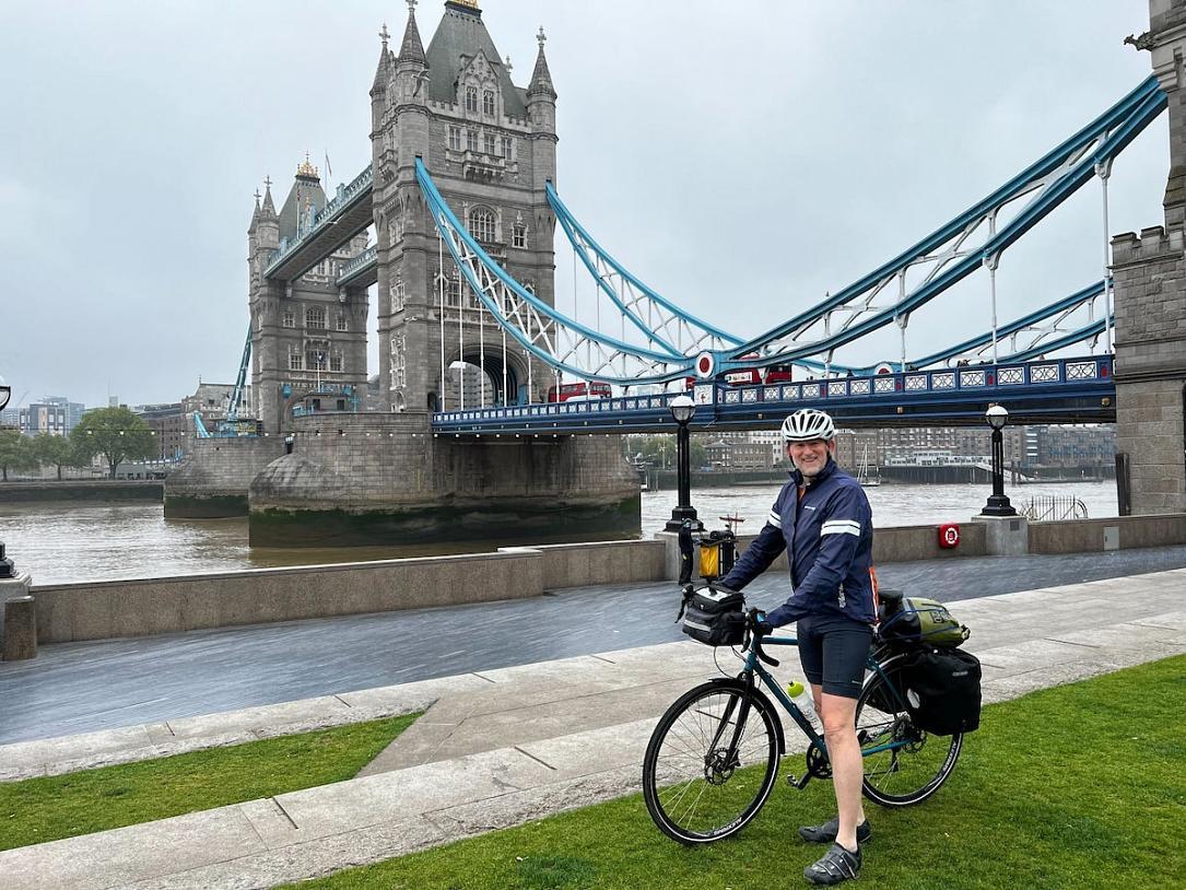 david potts vélo Londres Bucarest soutenir Ukrainiens solidarité