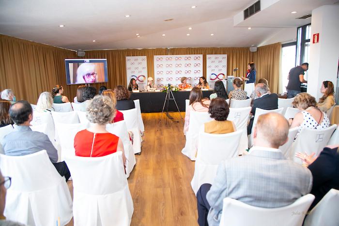 vue d'ensemble des assistants à la présentation du livre