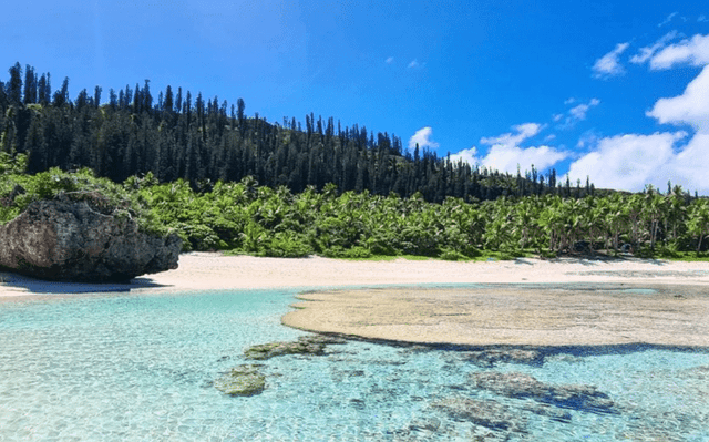 La plage Shabadran de île Maré
