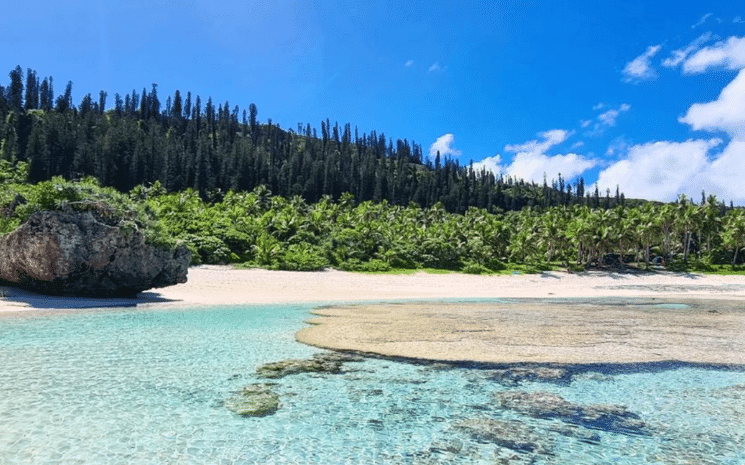 La plage Shabadran de île Maré
