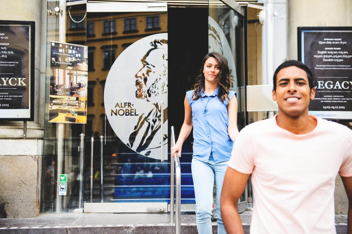 personnes devant le musée dru prix Nobel