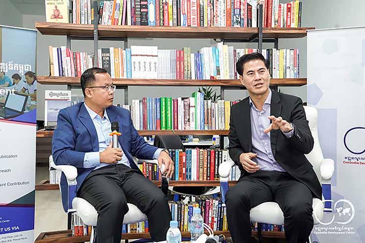 Le professeur Keang, d'origine cambodgienne, est professeur de sciences politiques à la Northern Illinois University aux États-Unis Photo Cambodia Development Center