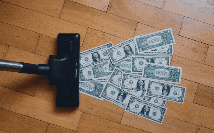 aspirateur qui aspire des billets à cause de l'inflation