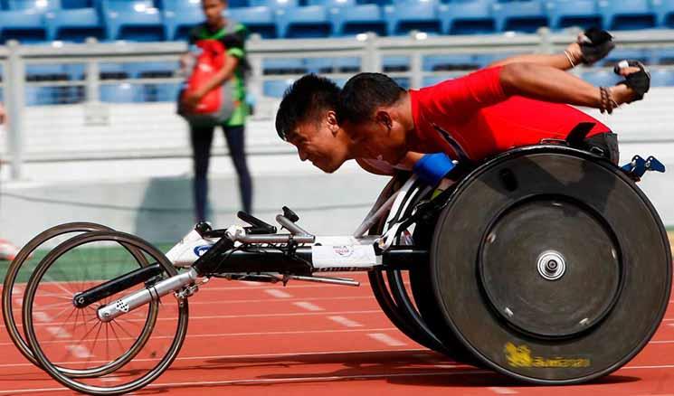 Jeux paralympiques de l'Asean course fauteuil