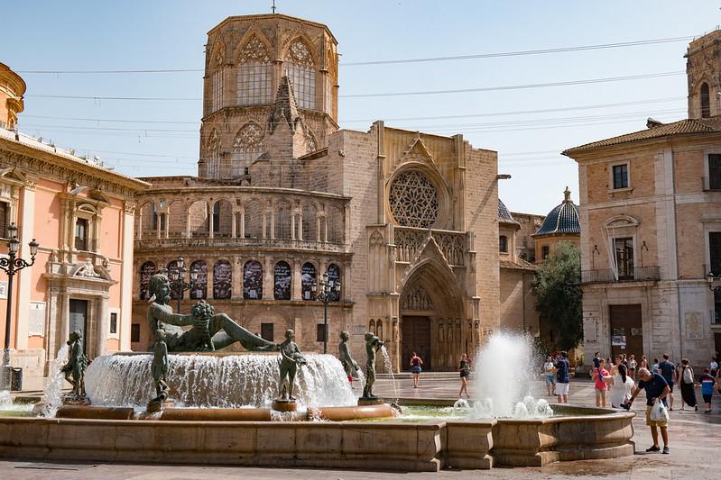place avec une fontaine à Valence meilleure destination 2022