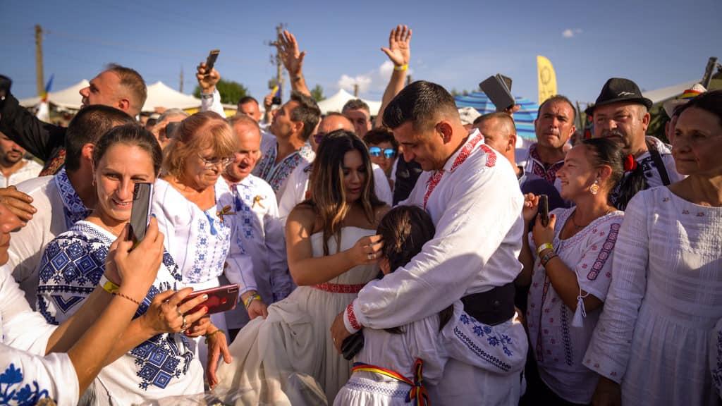 Des milliers de personnes invités au mariage de George Simion, chef du parti AUR